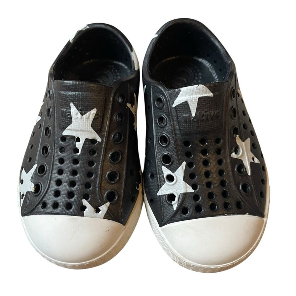 Native Black Star Shoes Size‎ 5